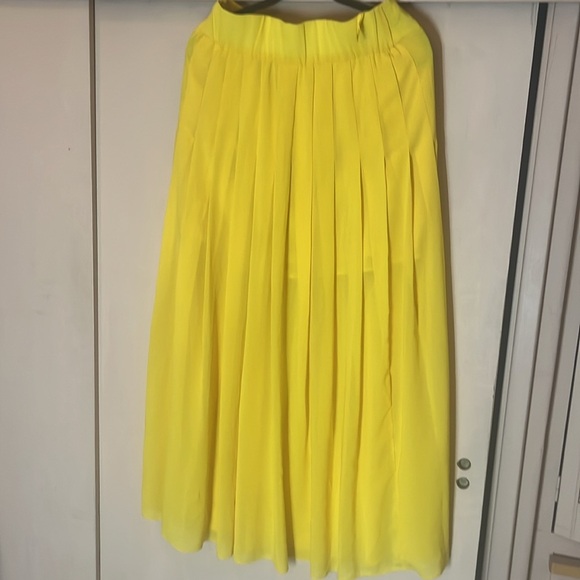 Maeve Yellow Maxi Pleated A-Line Skirt big slits / both sides front size medium - Picture 8 of 9